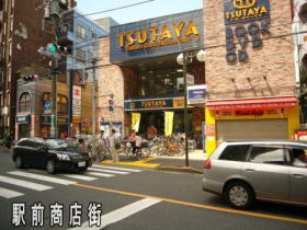 町屋駅前の商店街